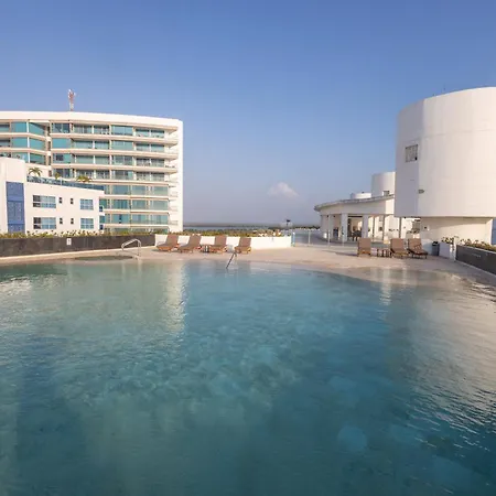 Luxury 3br Apto. Salida A Playa Piscina Jacuzzi Apartamento *