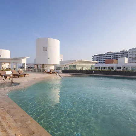 Luxury 3br Apto. Salida A Playa Piscina Jacuzzi Apartamento *